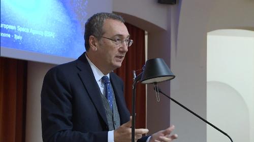Sergio Bolzonello (Vicepresidente Regione FVG e assessore Attività produttive, Turismo e Cooperazione) interviene in apertura dei lavori di uno degli appuntamenti del ciclo “Imparare sperimentando” - Pordenone 28/10/2017
